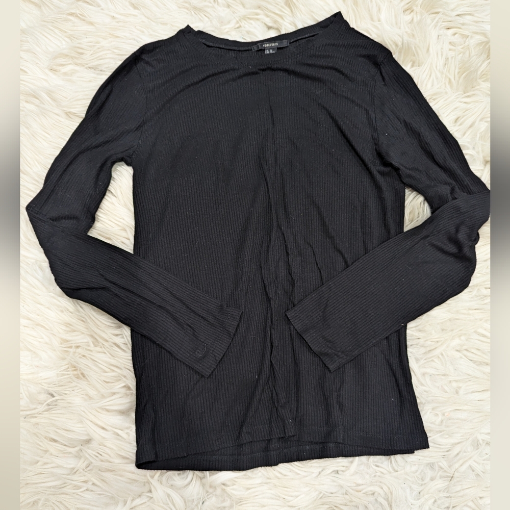 Ribbed black shirt